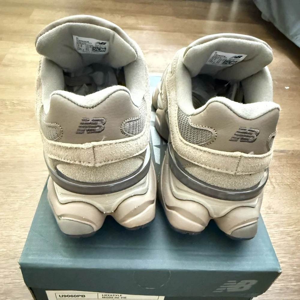 New Balance 9060 Running Shoes Sneakers Womens Size (7.5) - Mens (5.5) - Picture 3 of 8